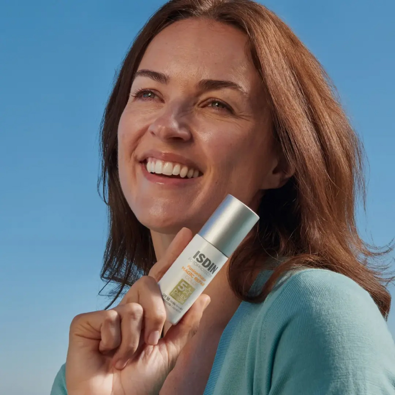 Isdin Fotoprotector Fusion Water Magic Repair Color Spf50 50ml Crema Facial - Imagen 2